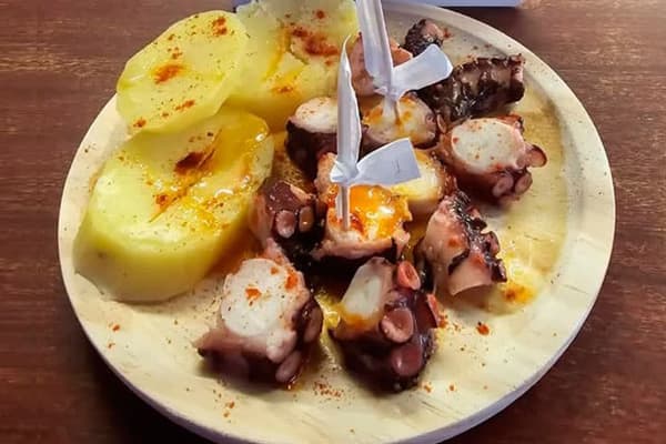 Bocatería y tapería con esencia gallega y soriana